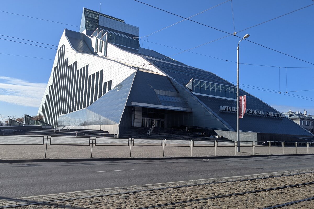 Le Château de lumière — la Bibliothèque nationale de Lettonie sur la rive gauche de la Daugava, Riga