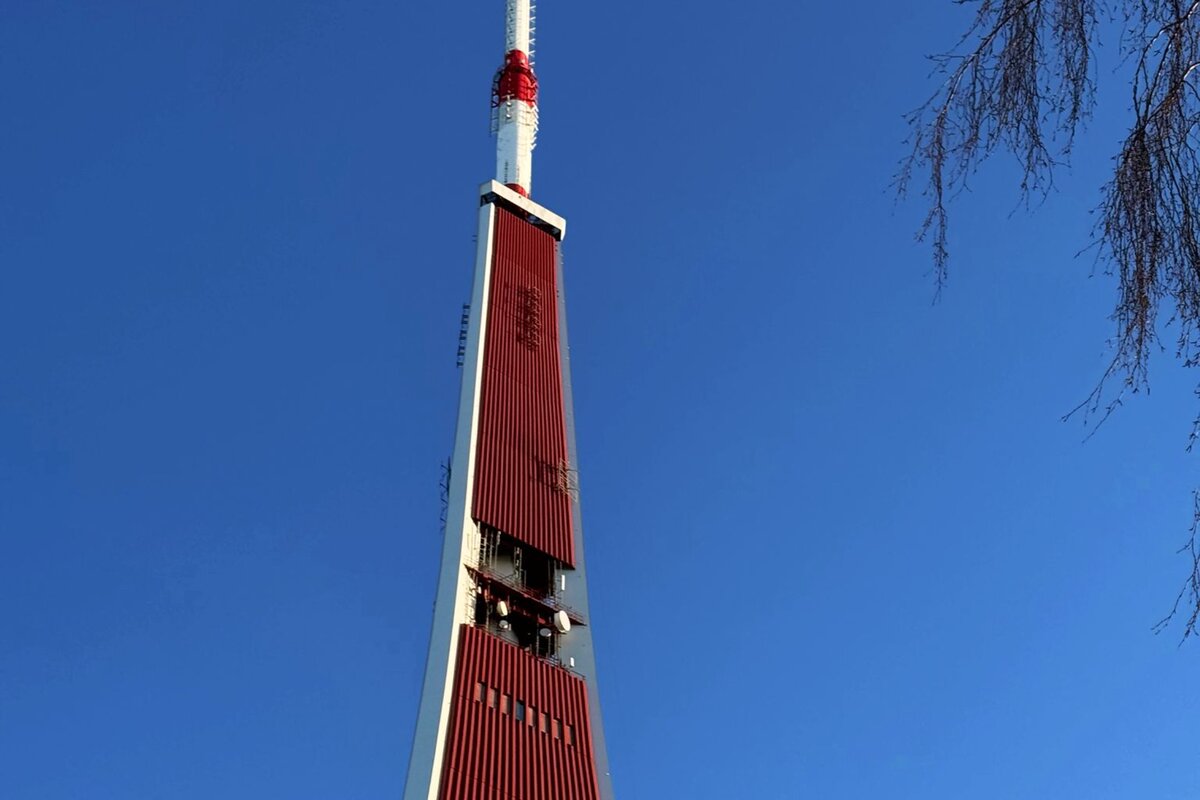La tour de télévision de Riga, 368,5 m — la plus haute structure autoportante de l'UE.