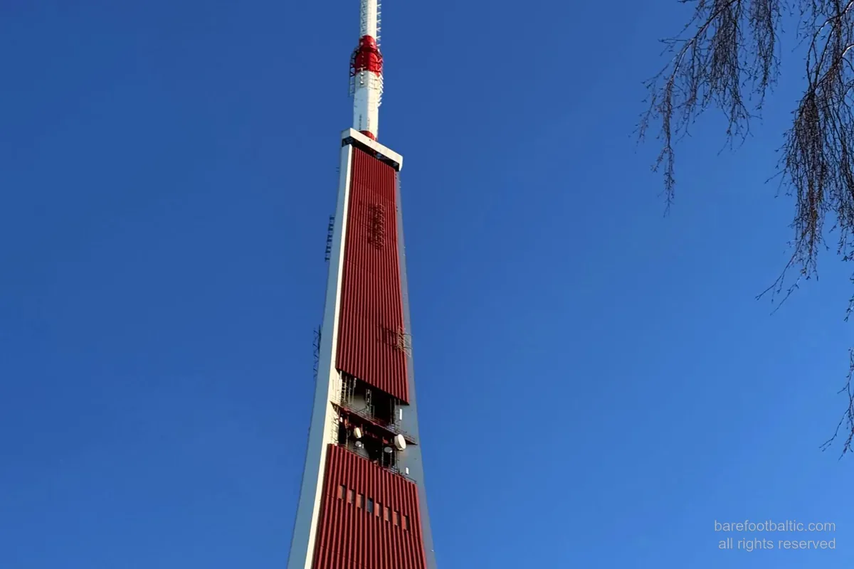 La tour de télévision de Riga, 368,5 m — la plus haute structure autoportante de l'UE.